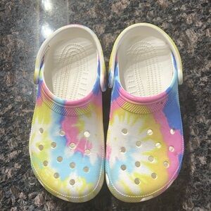 CROCS rainbow pattern size 8